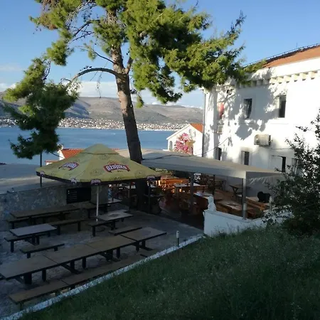 In Okrug Donji With Sea View, Terrace, Air Conditioning, Wifi 5136-1 Donji Okrug (Ciovo)
