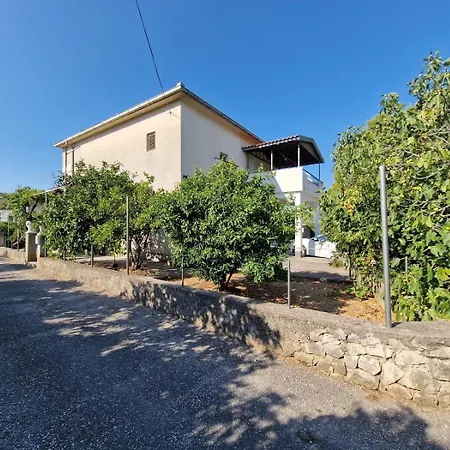 In Okrug Donji With Sea View, Terrace, Air Conditioning, Wifi 5136-1 Lejlighed Donji Okrug (Ciovo)